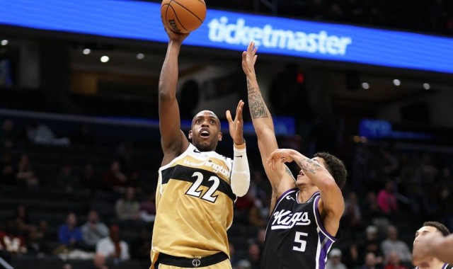 拉文空砍35分库利巴利15分 国王负奇才9连败